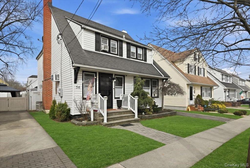 Photo of 56 Broad Street, Williston Park, NY 11596 (MLS # 976687)