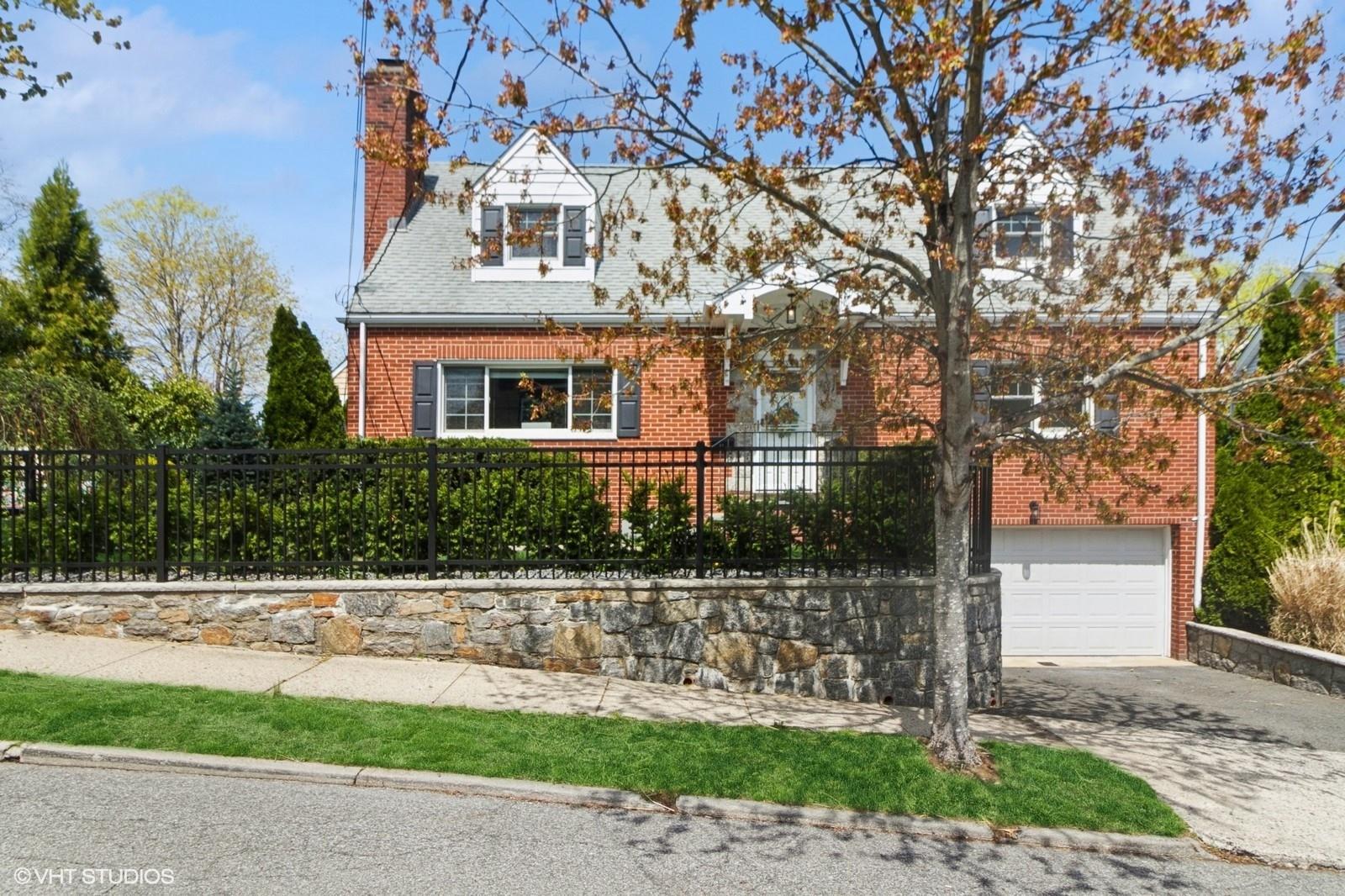 Travers Avenue, Mamaroneck, New York - 5 Bedrooms  
3 Bathrooms - 