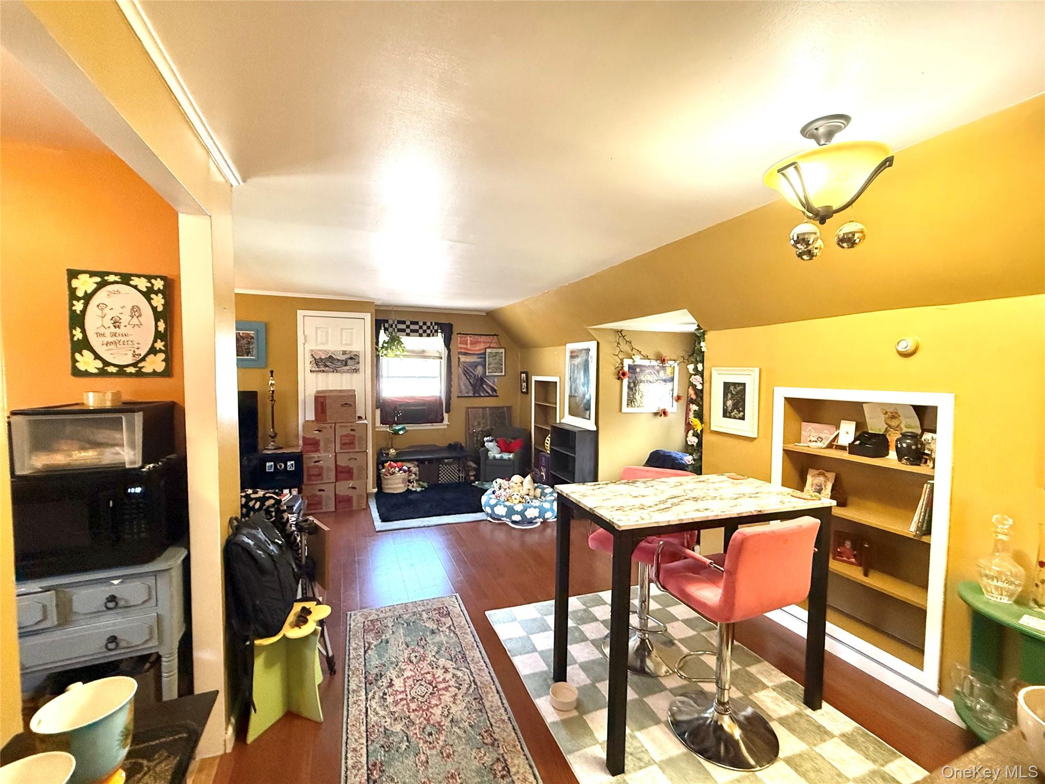 195 Clunie Avenue 2
