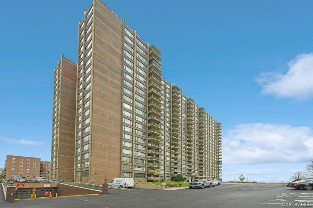 Photo of 166-25 Powells Cove Boulevard #18G, Beechhurst, NY 11357 (MLS # 944439)