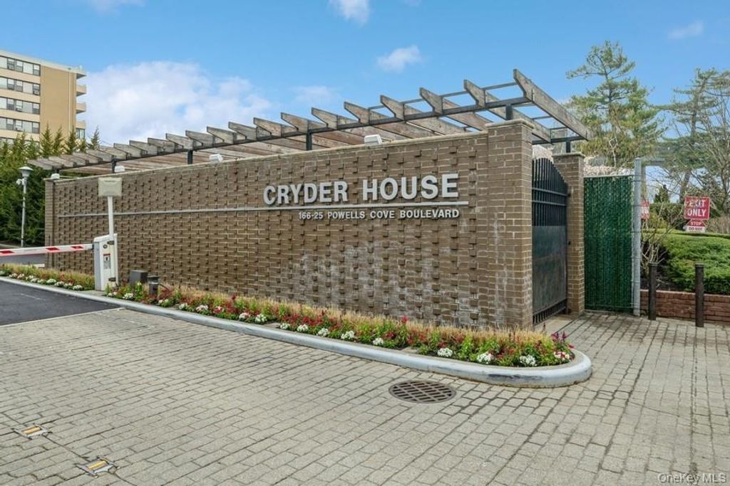 Photo of 166-25 Powells Cove Boulevard #18G, Beechhurst, NY 11357 (MLS # 944439)