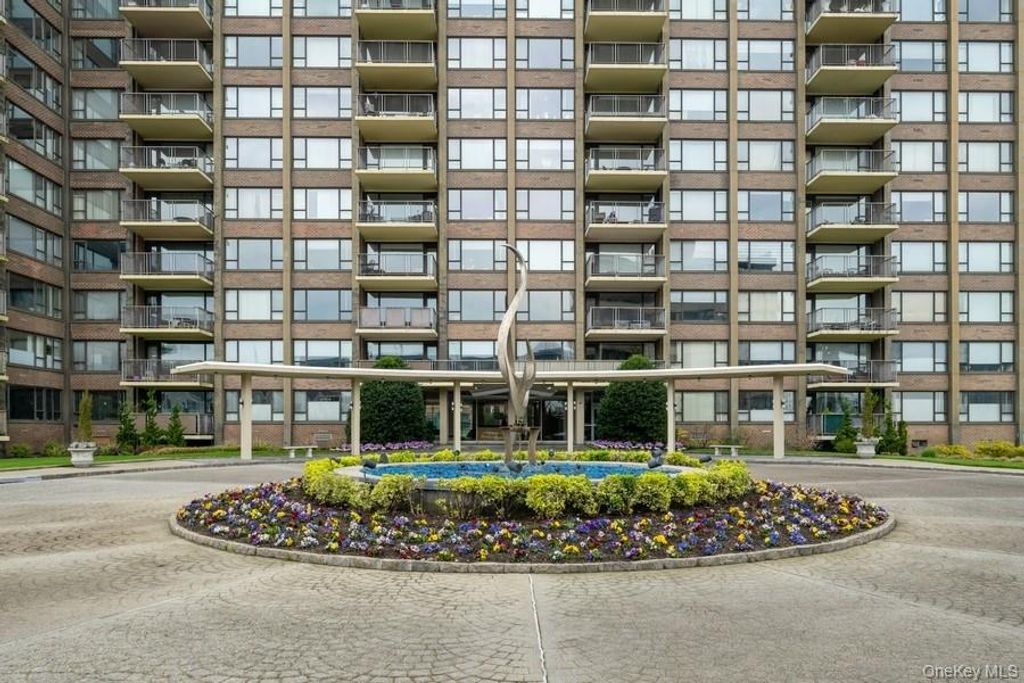 Photo of 166-25 Powells Cove Boulevard #18G, Beechhurst, NY 11357 (MLS # 944439)