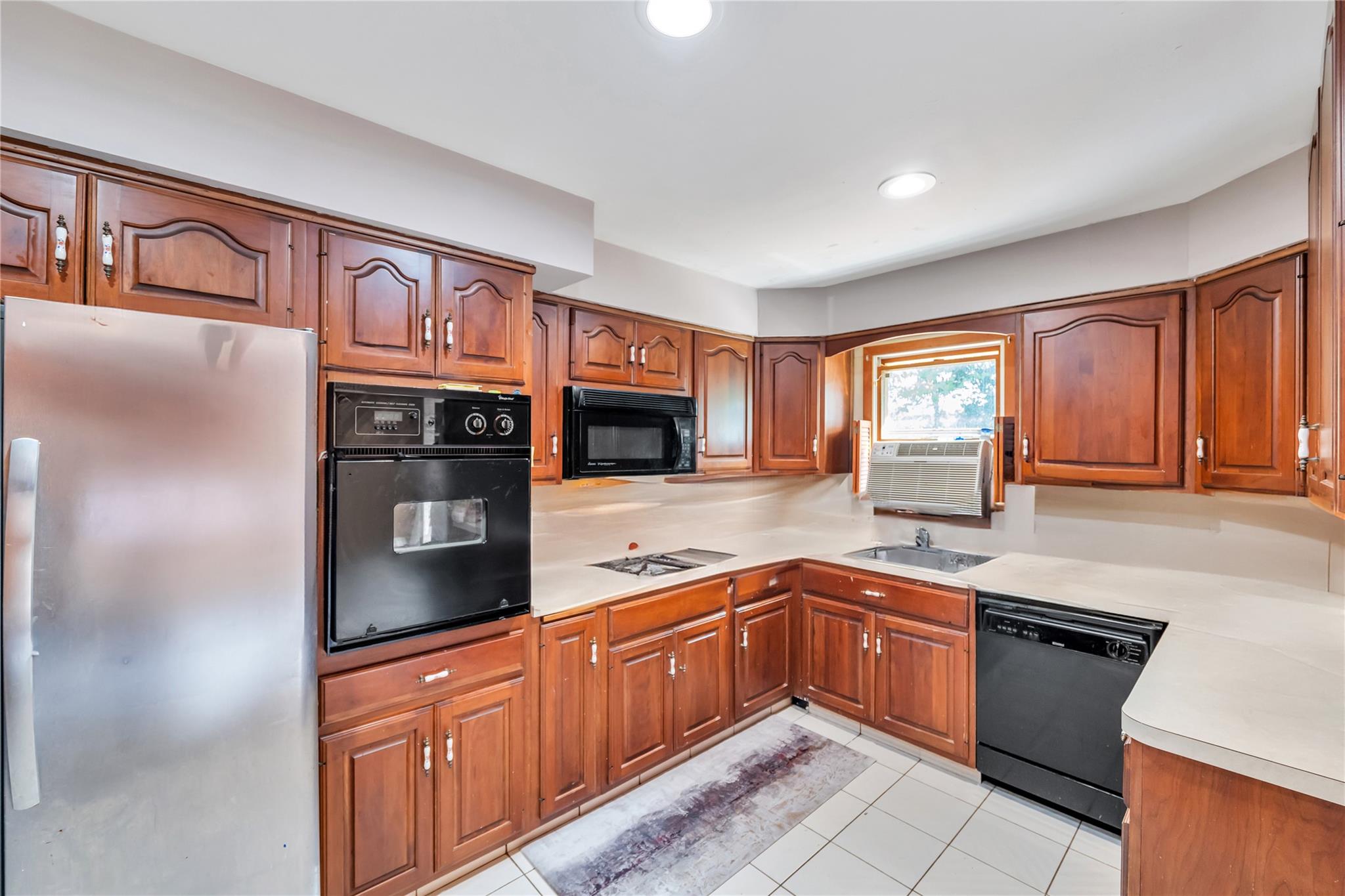219 Evergreen Avenue, Bethpage, New York image 9