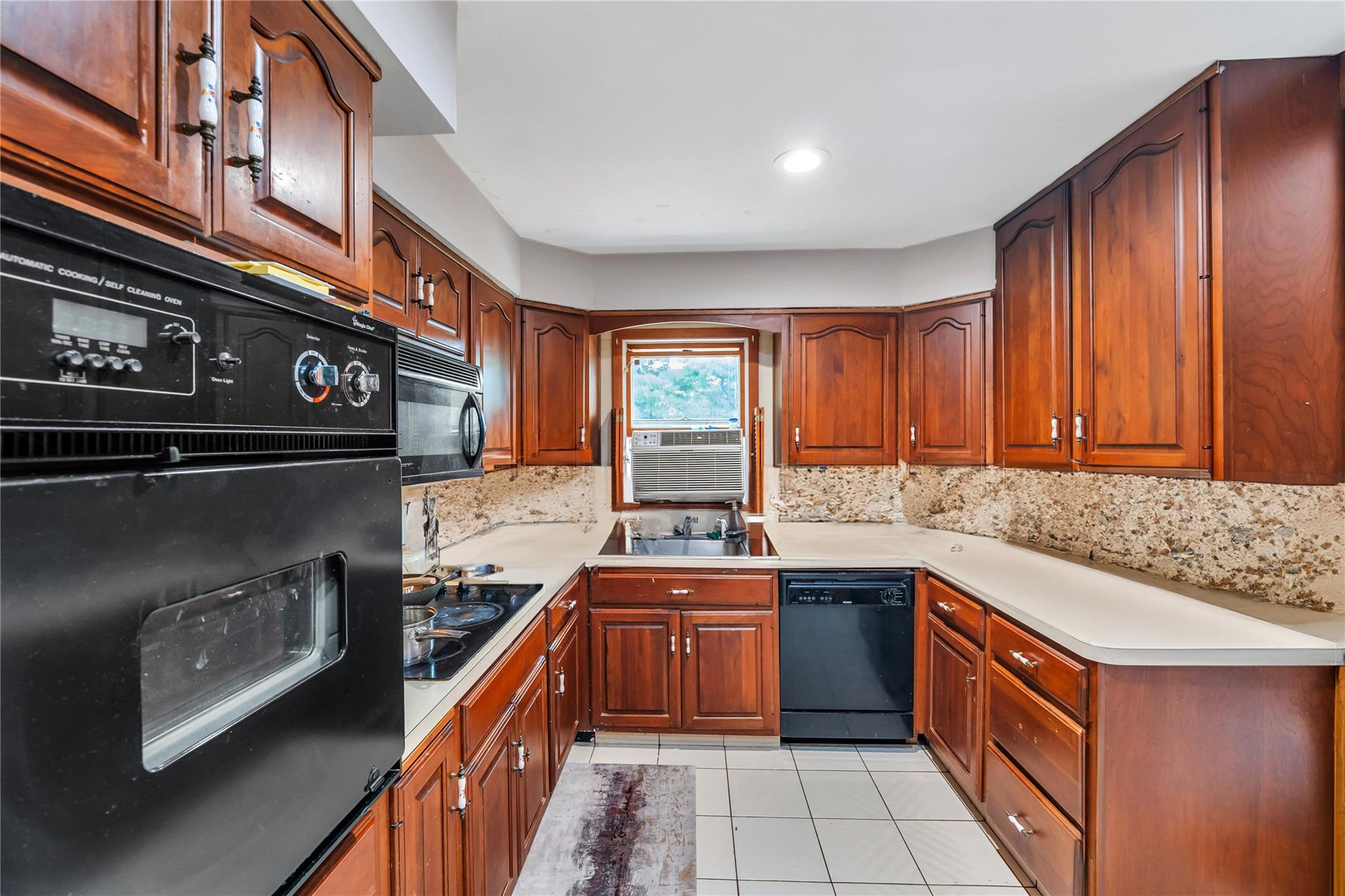 219 Evergreen Avenue, Bethpage, New York image 8
