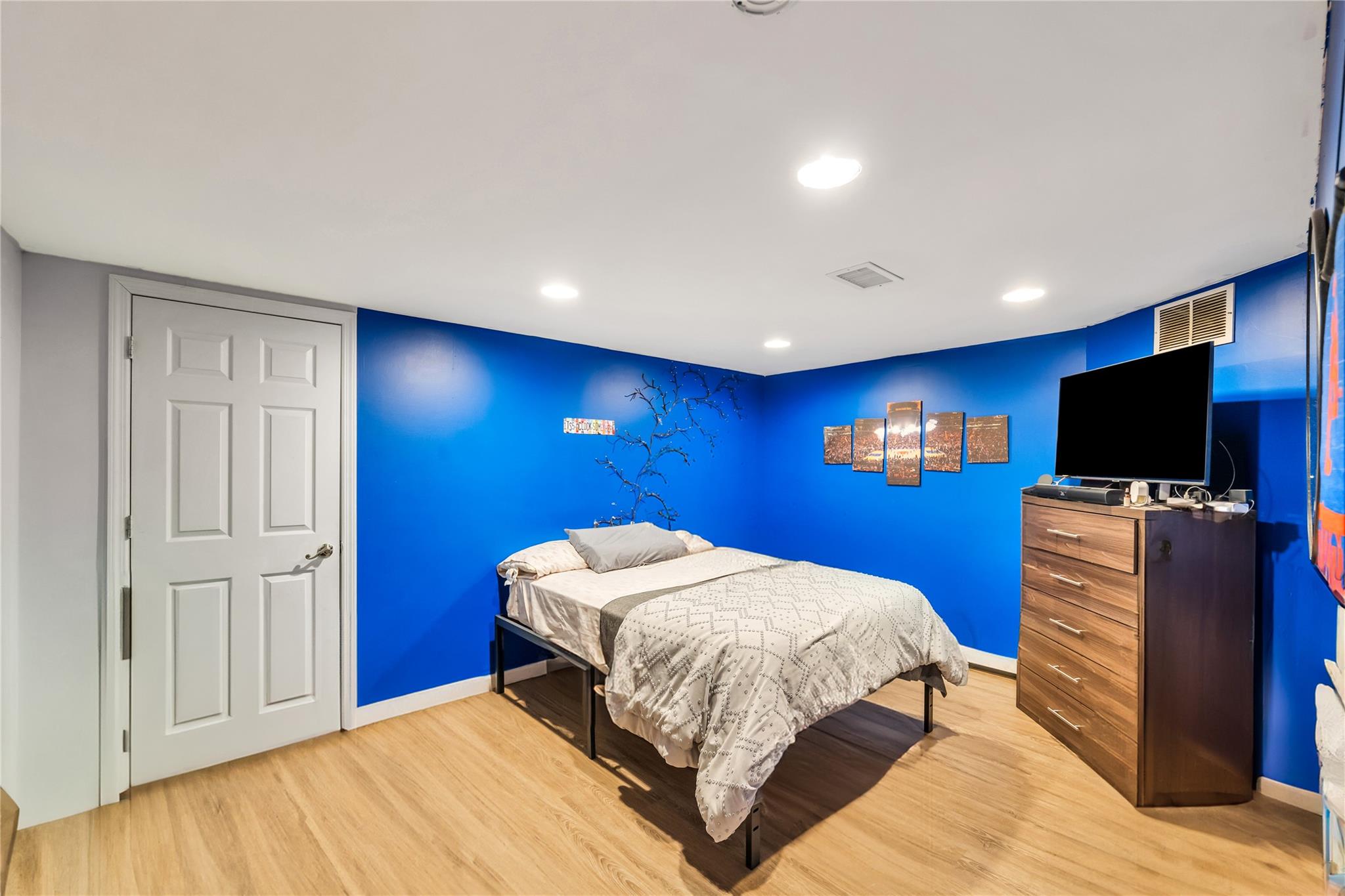 219 Evergreen Avenue, Bethpage, New York image 15