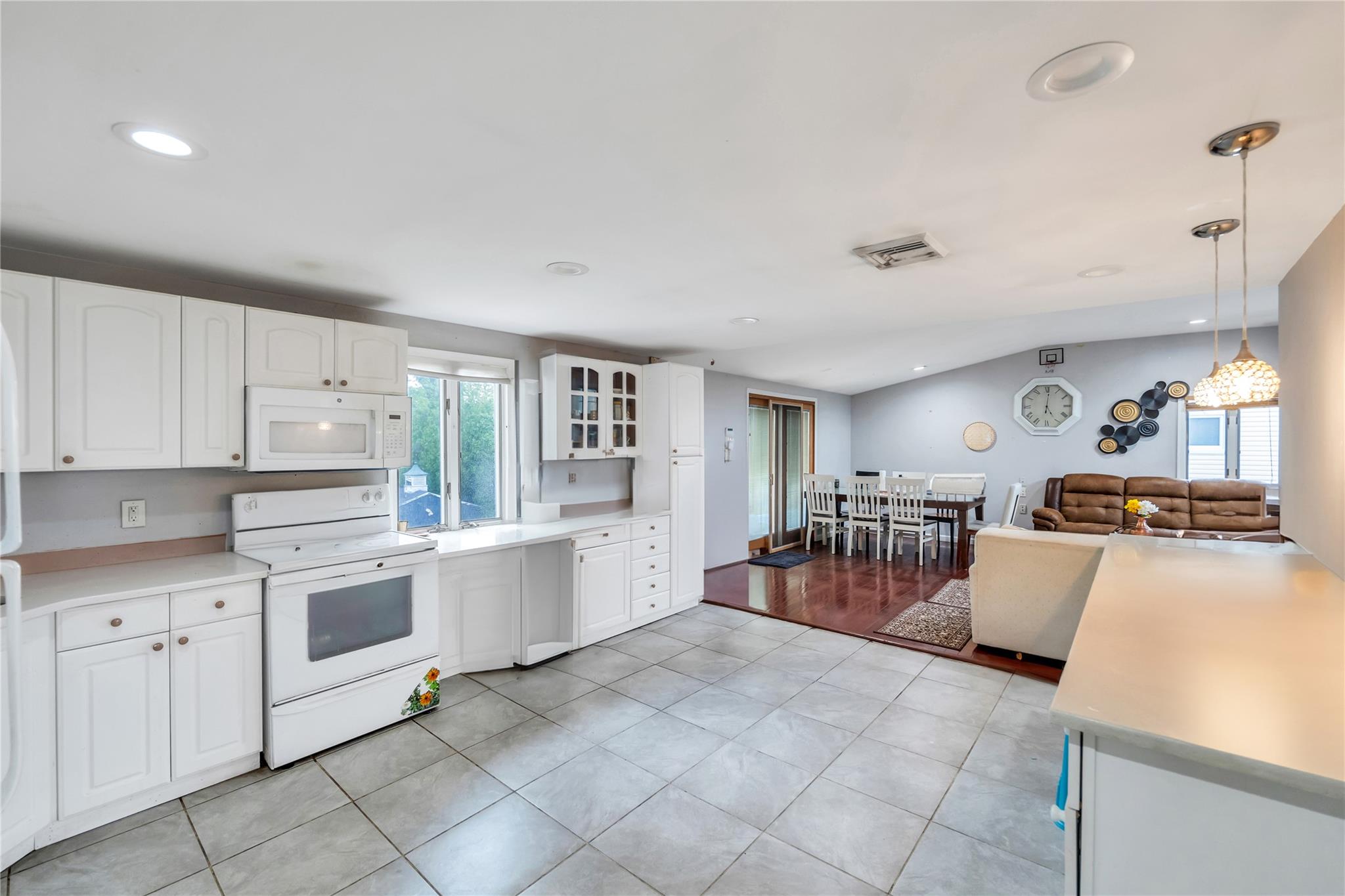 219 Evergreen Avenue, Bethpage, New York image 21