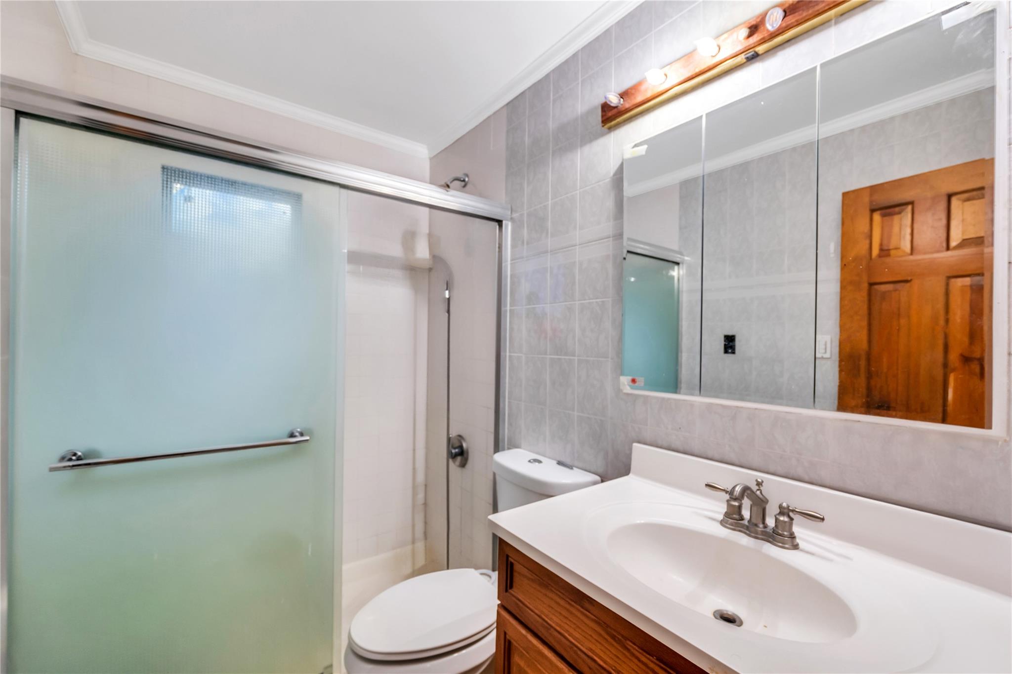 219 Evergreen Avenue, Bethpage, New York image 13