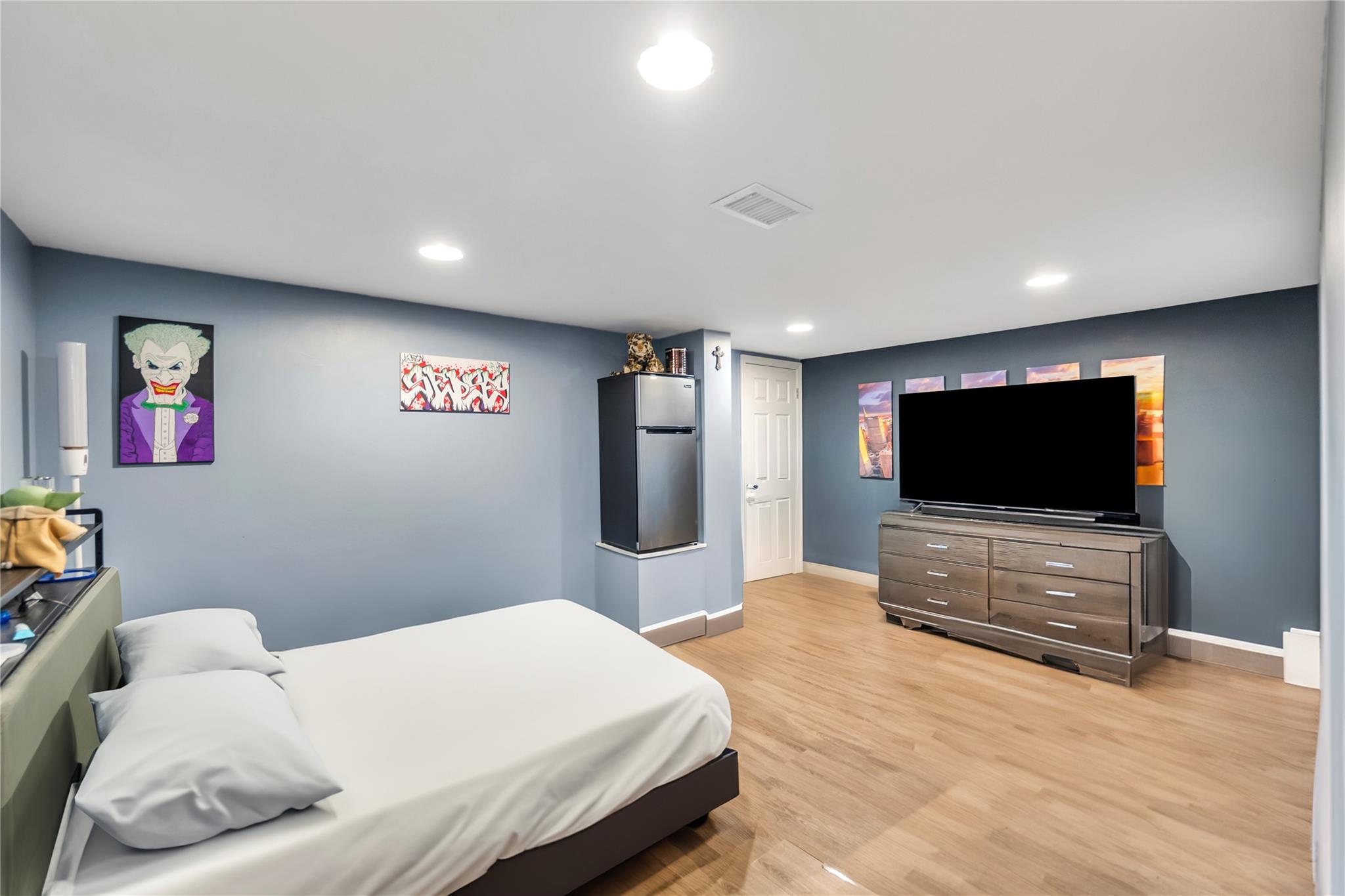 219 Evergreen Avenue, Bethpage, New York image 18