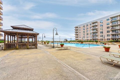 25 Neptune Boulevard 2T Long Beach NY 11561