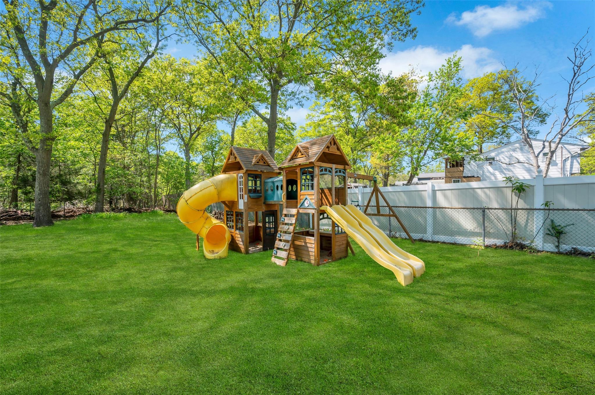 1056 Terry Road, Ronkonkoma, New York image 36
