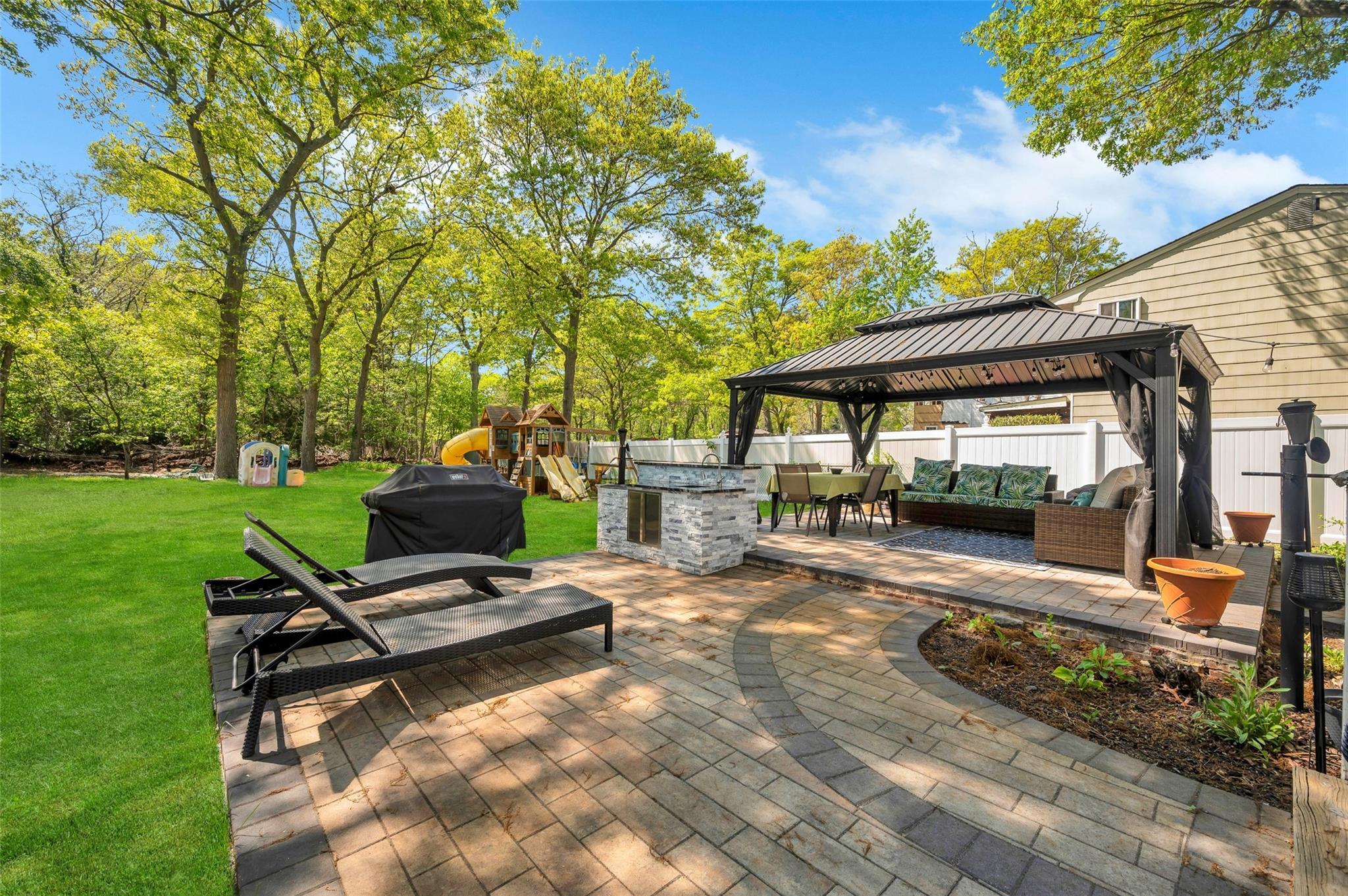 1056 Terry Road, Ronkonkoma, New York image 32