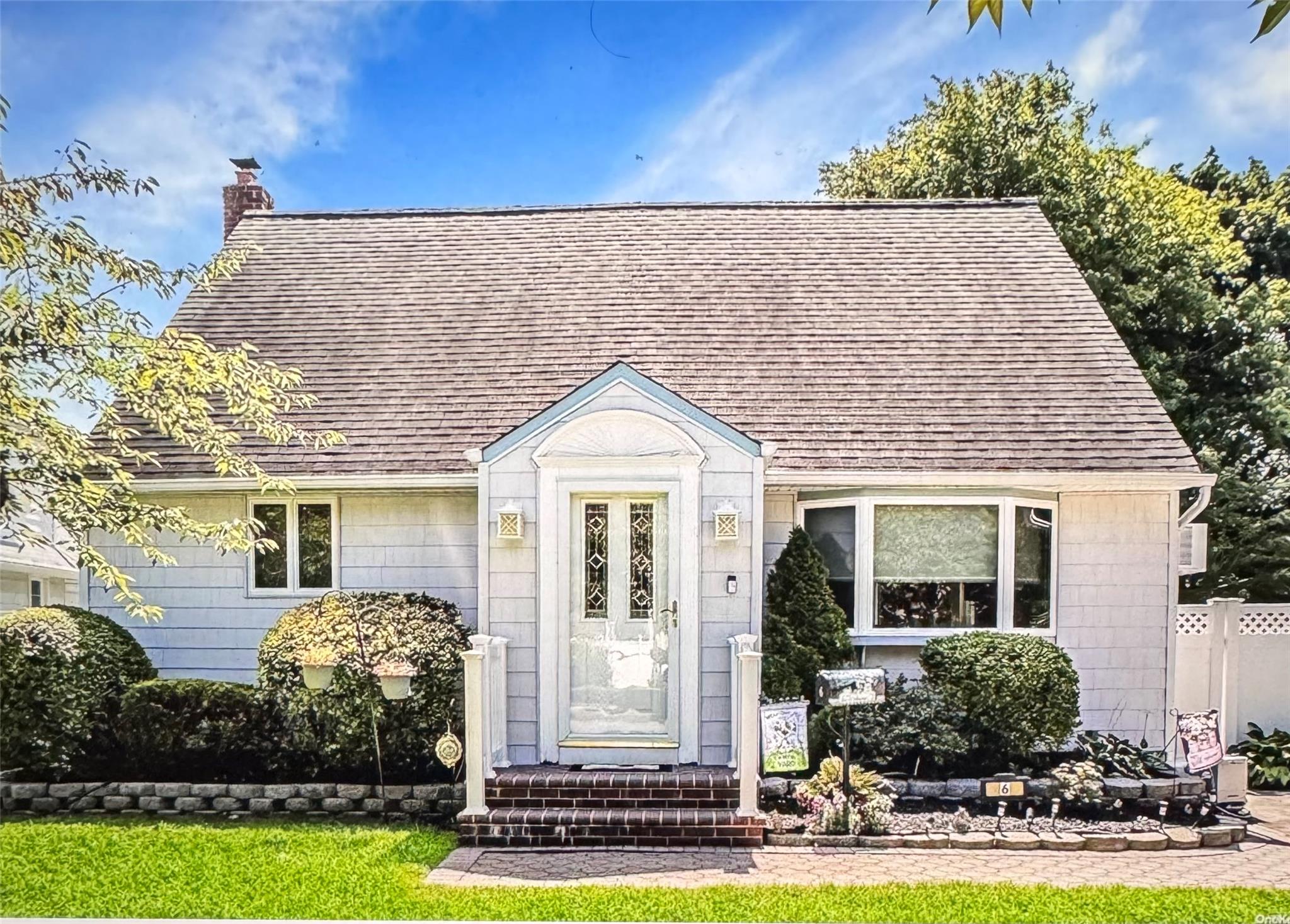6 Cinque Drive, Farmingdale, New York image 1