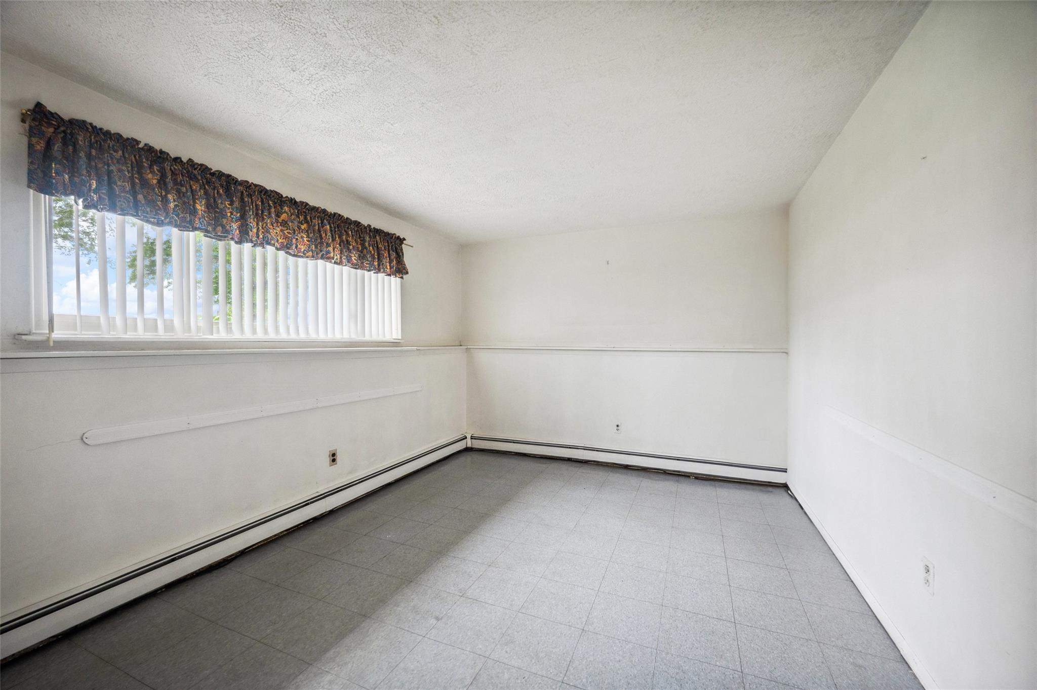 75 S 32nd Street, Wyandanch, New York image 15