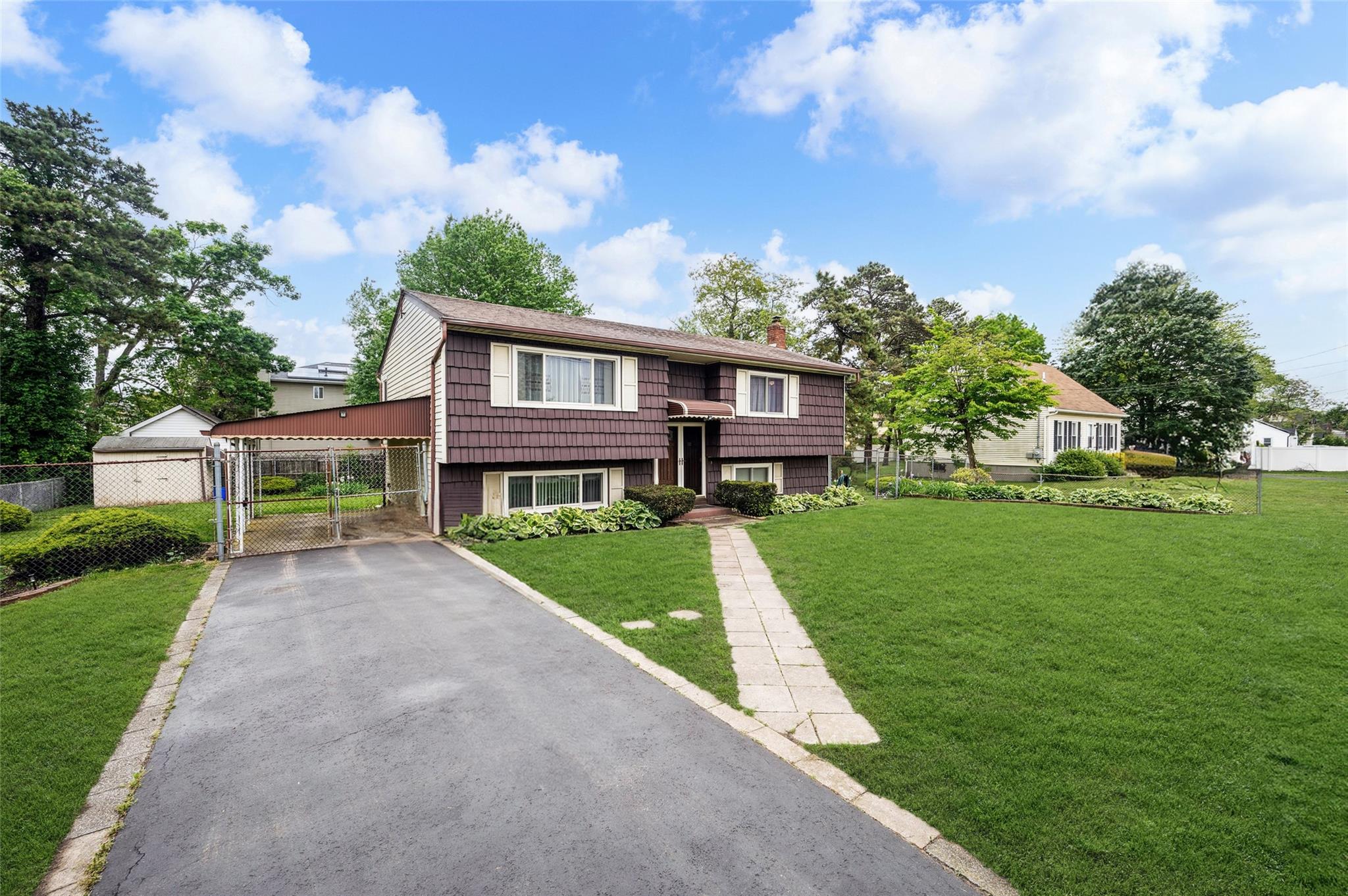 75 S 32nd Street, Wyandanch, New York image 3