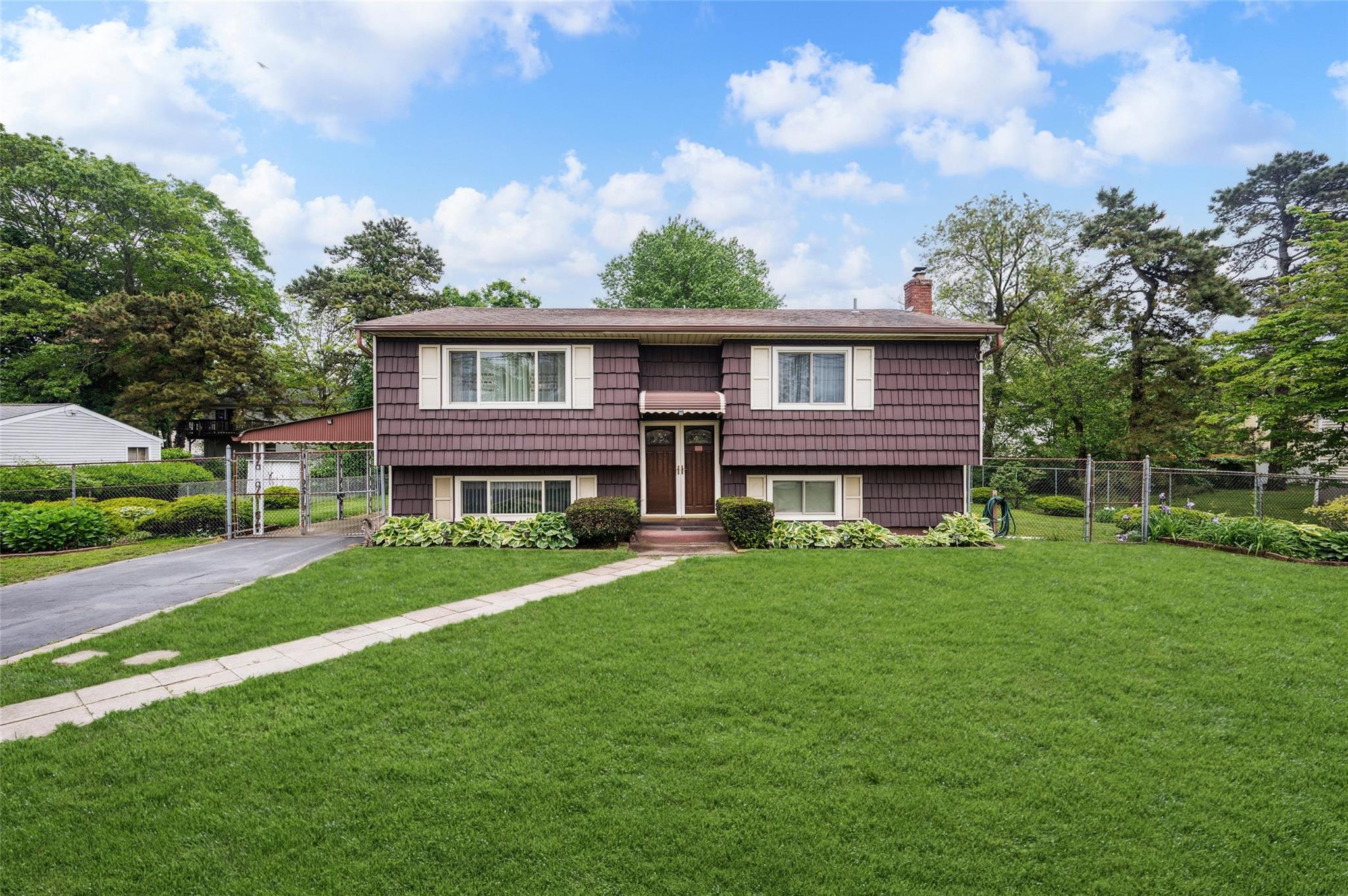 75 S 32nd Street, Wyandanch, New York image 2