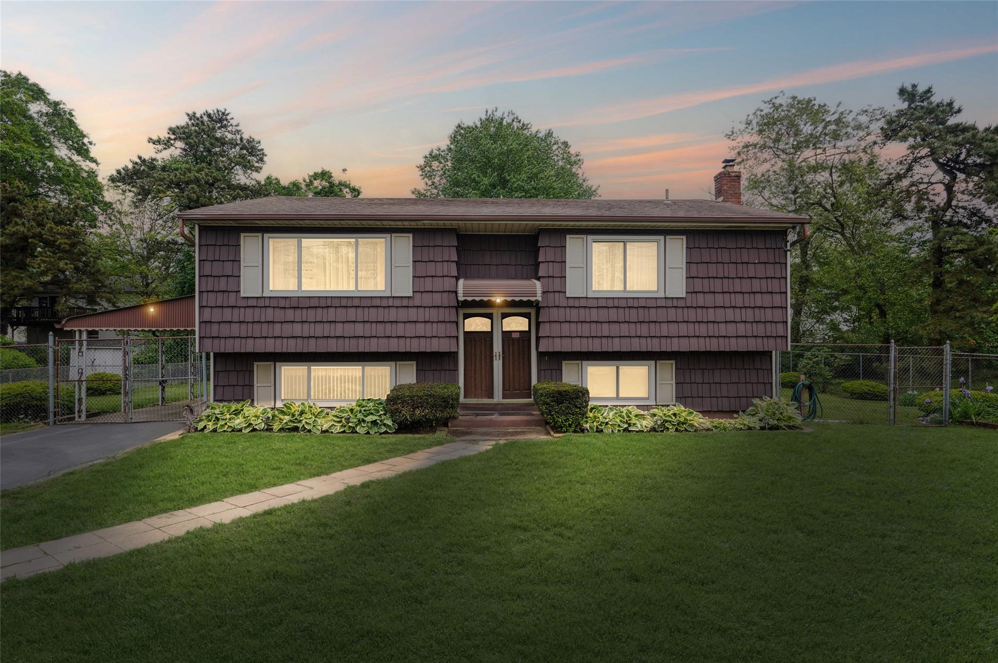 75 S 32nd Street, Wyandanch, New York image 1