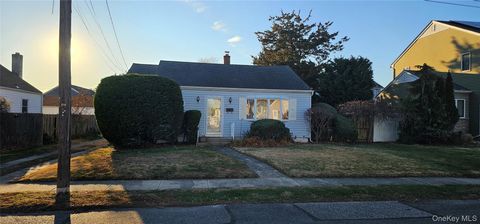 355 Pinelawn Avenue Copiague NY 11726