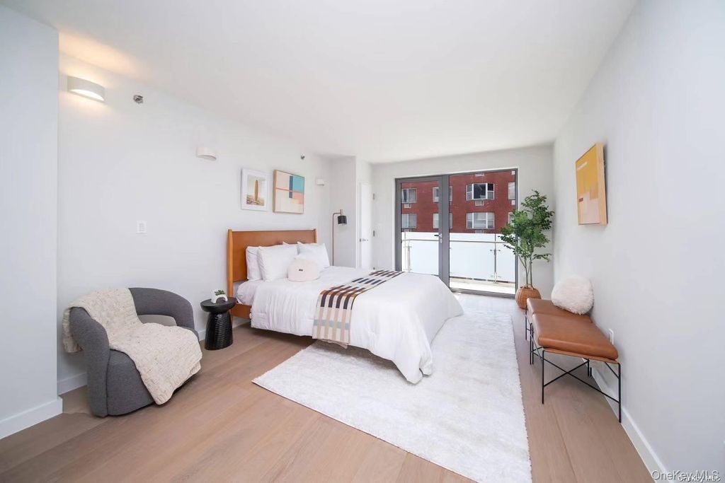 Photo of 136-80 41st Avenue #5H, Flushing, NY 11354 (MLS # 916419)