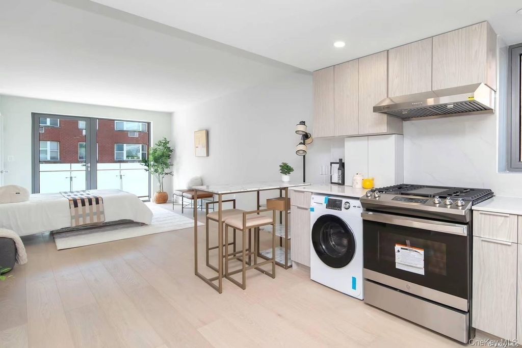 Photo of 136-80 41st Avenue #5H, Flushing, NY 11354 (MLS # 916419)