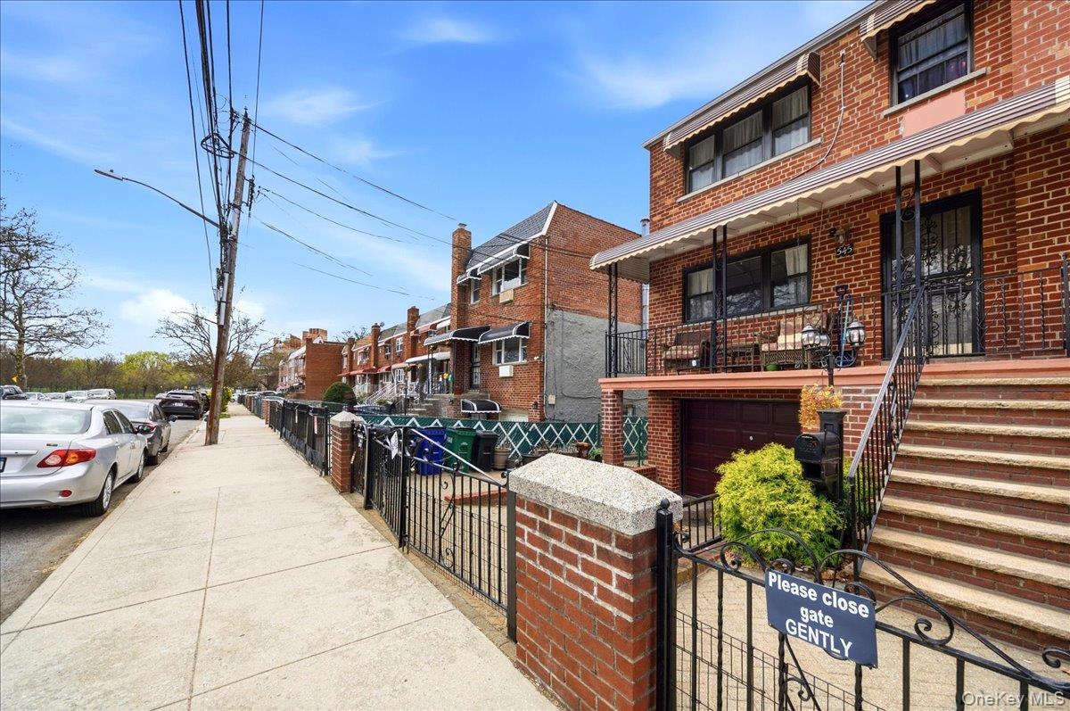 545 Hollywood Avenue