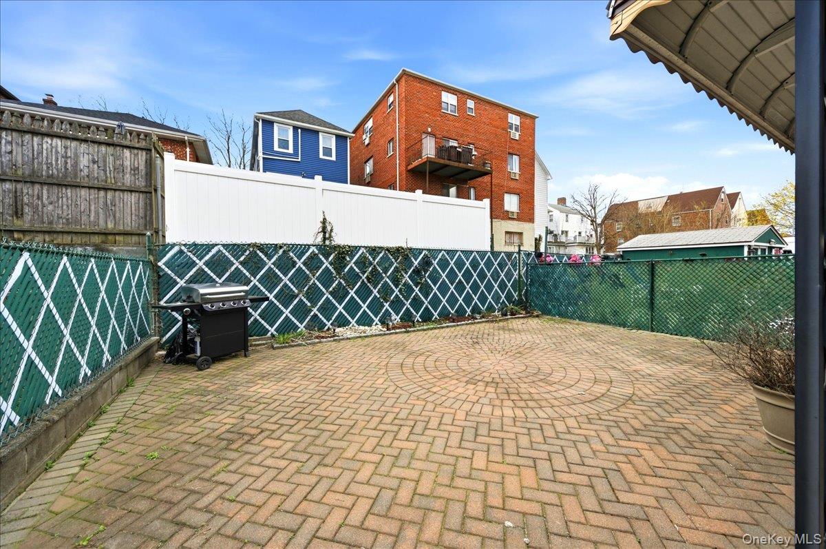 545 Hollywood Avenue