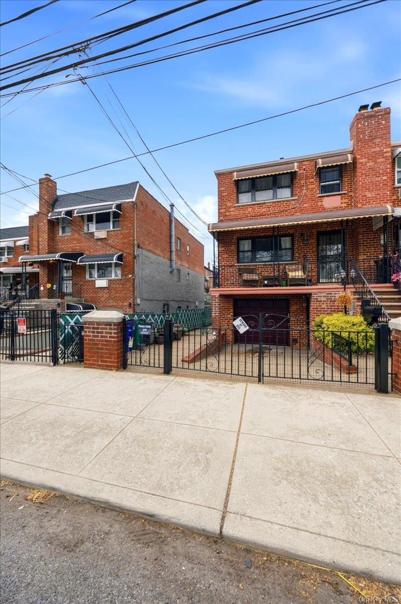 545 Hollywood Avenue