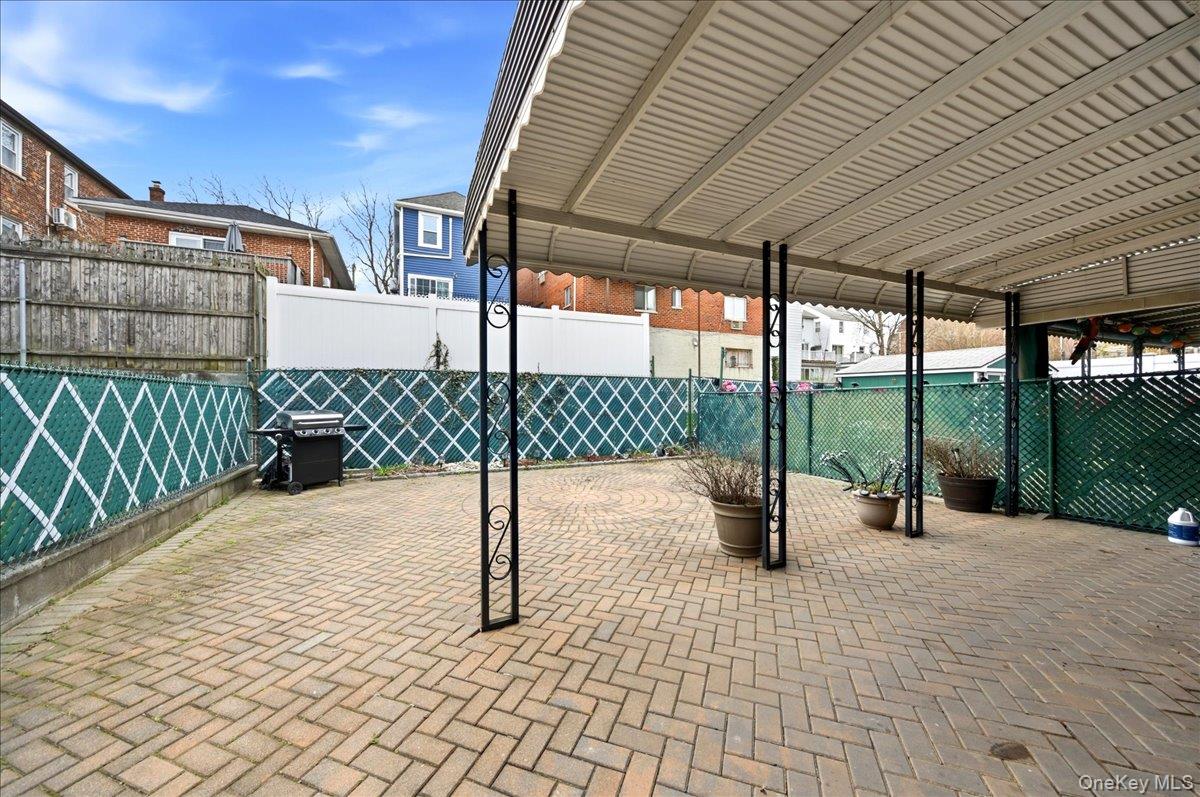 545 Hollywood Avenue