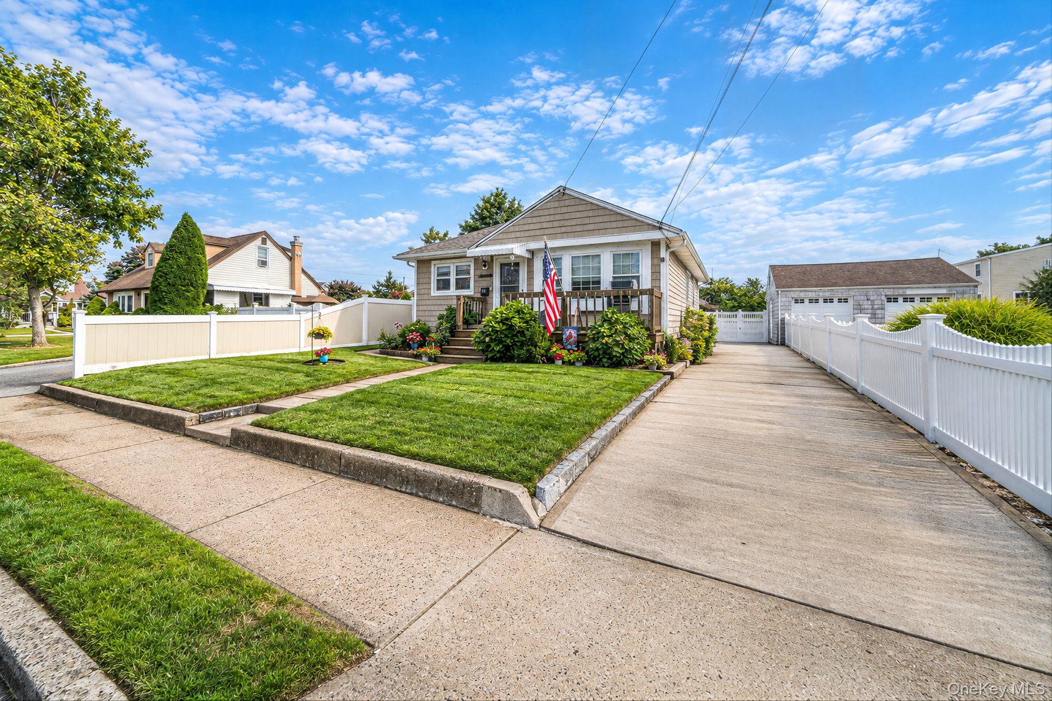 11 E Hollywood Avenue