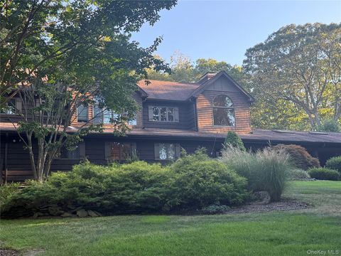 Photo of 6 Arbutus Road, Greenlawn, NY 11740 (MLS # 926088)
