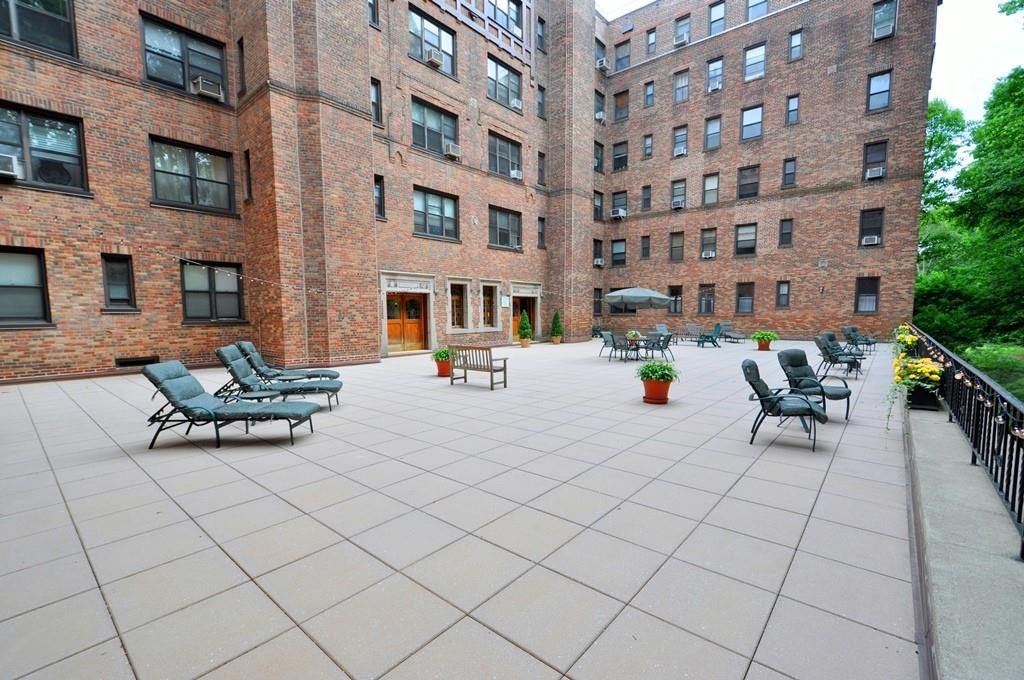 Scarsdale, New York 10583, United States, 1 Bedroom Bedrooms, ,1 BathroomBathrooms,Residential,Pending,129443