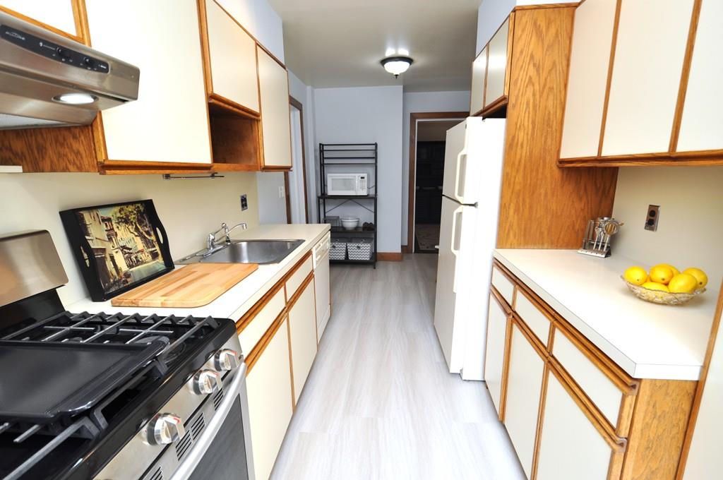 Scarsdale, New York 10583, United States, 1 Bedroom Bedrooms, ,1 BathroomBathrooms,Residential,Pending,129443