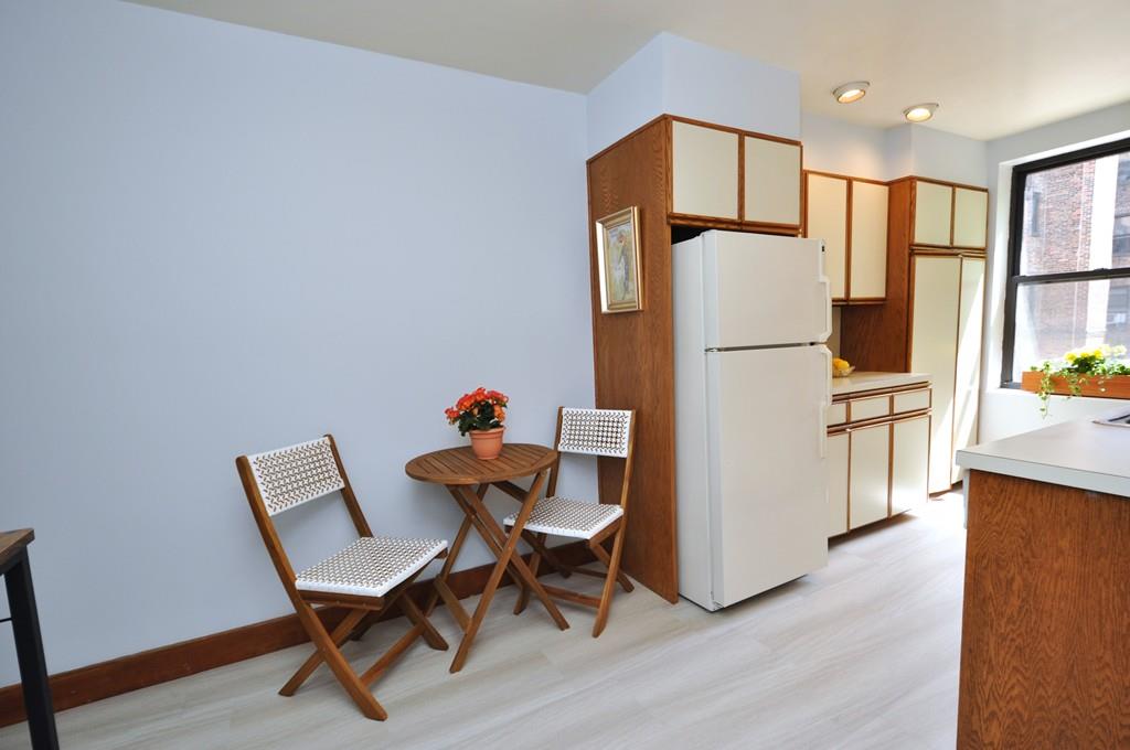 Scarsdale, New York 10583, United States, 1 Bedroom Bedrooms, ,1 BathroomBathrooms,Residential,Pending,129443