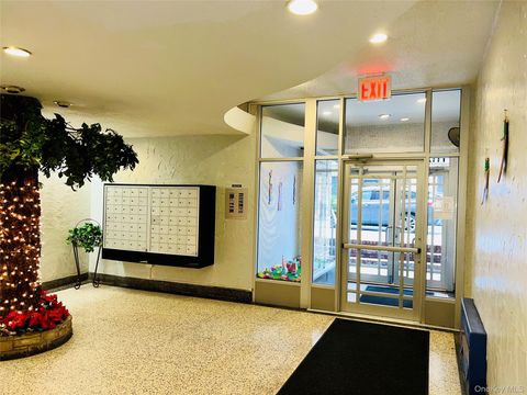Homes For Sale - 1332 Metropolitan Avenue #6A<br/> Bronx County, Bronx, NY 10462