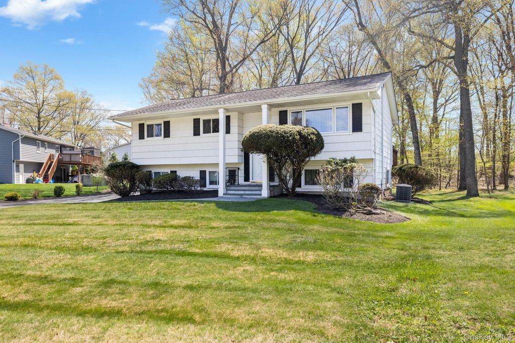 Photo of 26 Spruce Lane, West Nyack, NY 10994 (MLS # 977588)