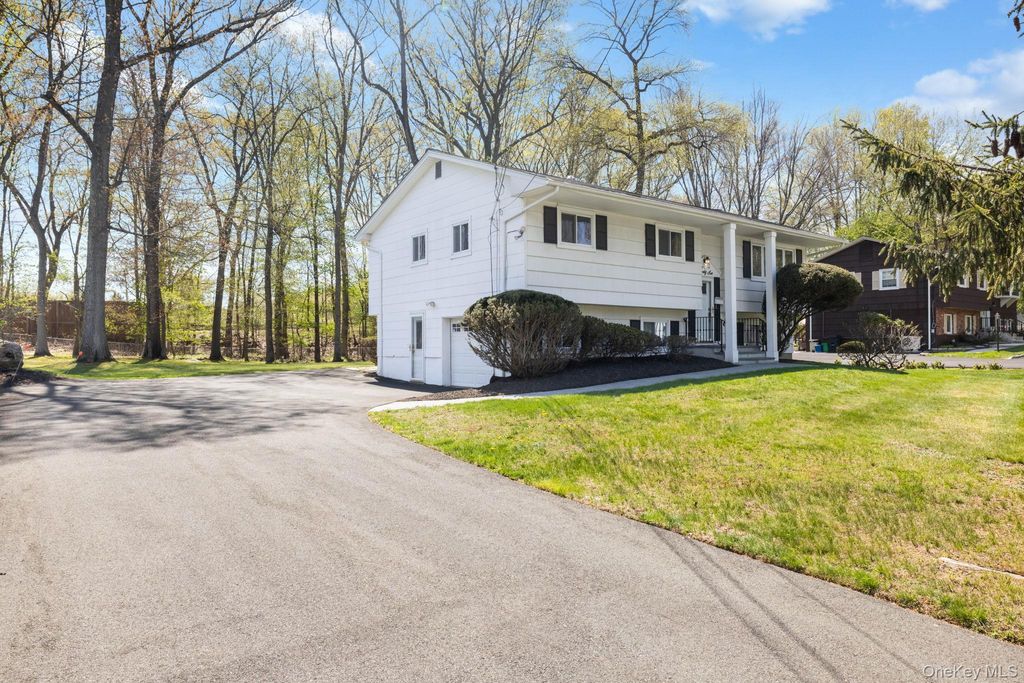 Photo of 26 Spruce Lane, West Nyack, NY 10994 (MLS # 977588)