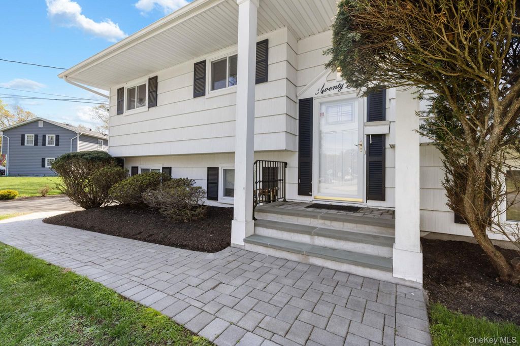 Photo of 26 Spruce Lane, West Nyack, NY 10994 (MLS # 977588)