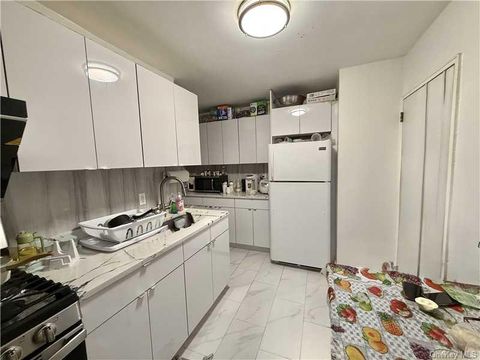 138-70 Elder Avenue 3N Flushing NY 11355