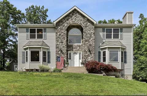 Homes For Sale - 4 Clancy Farms Court<br/> Stony Point, NY 10980