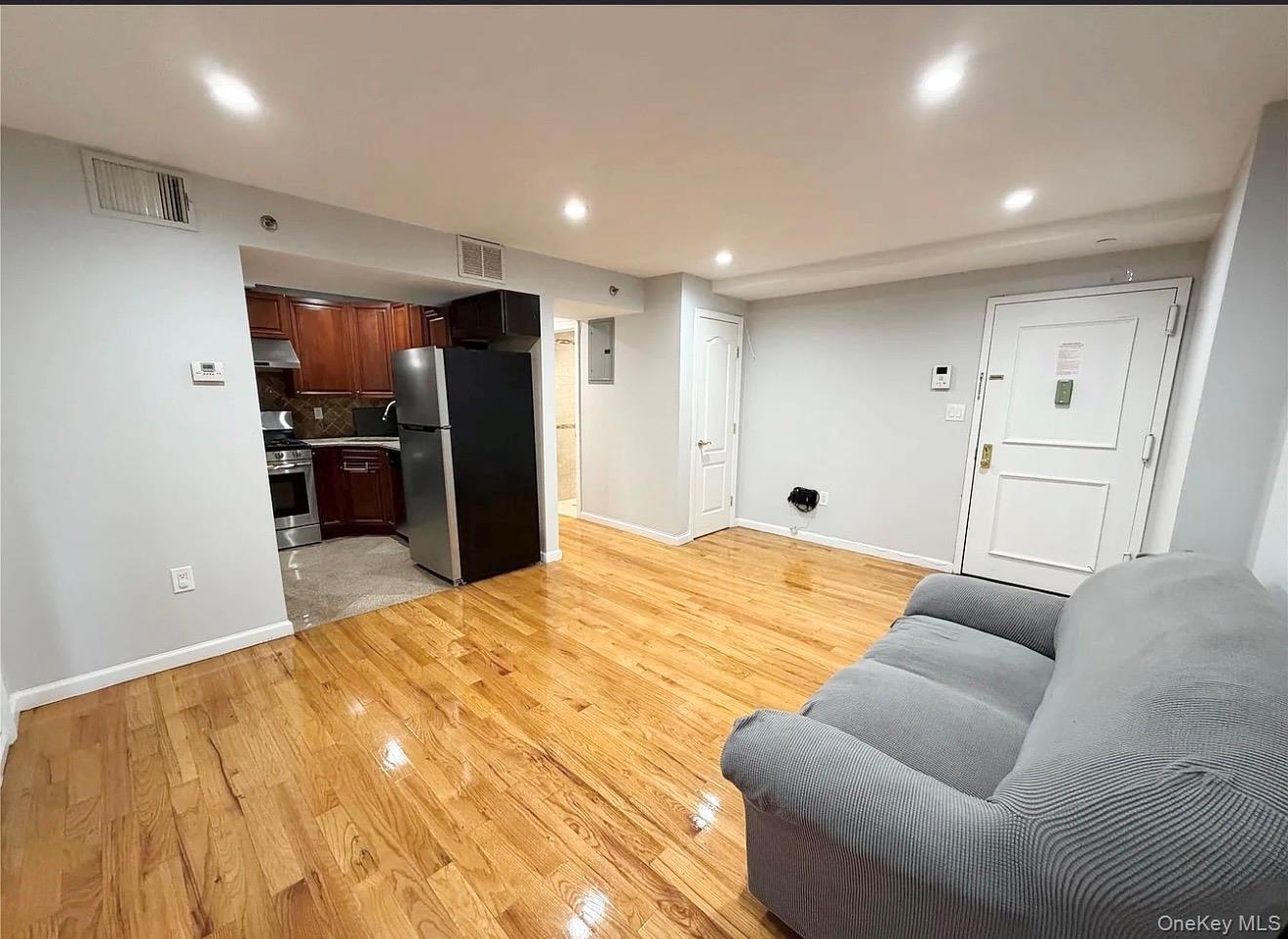 170-12 Highland Avenue 304