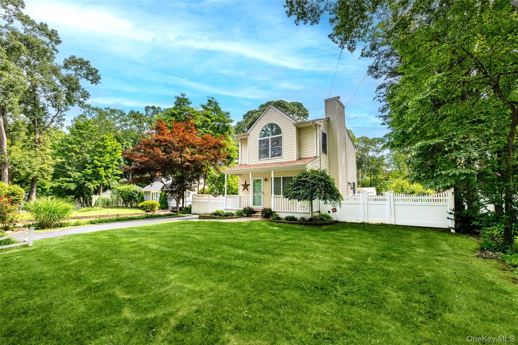 Photo of 28 Roanoke Road, Sound Beach, NY 11789 (MLS # 1028733)