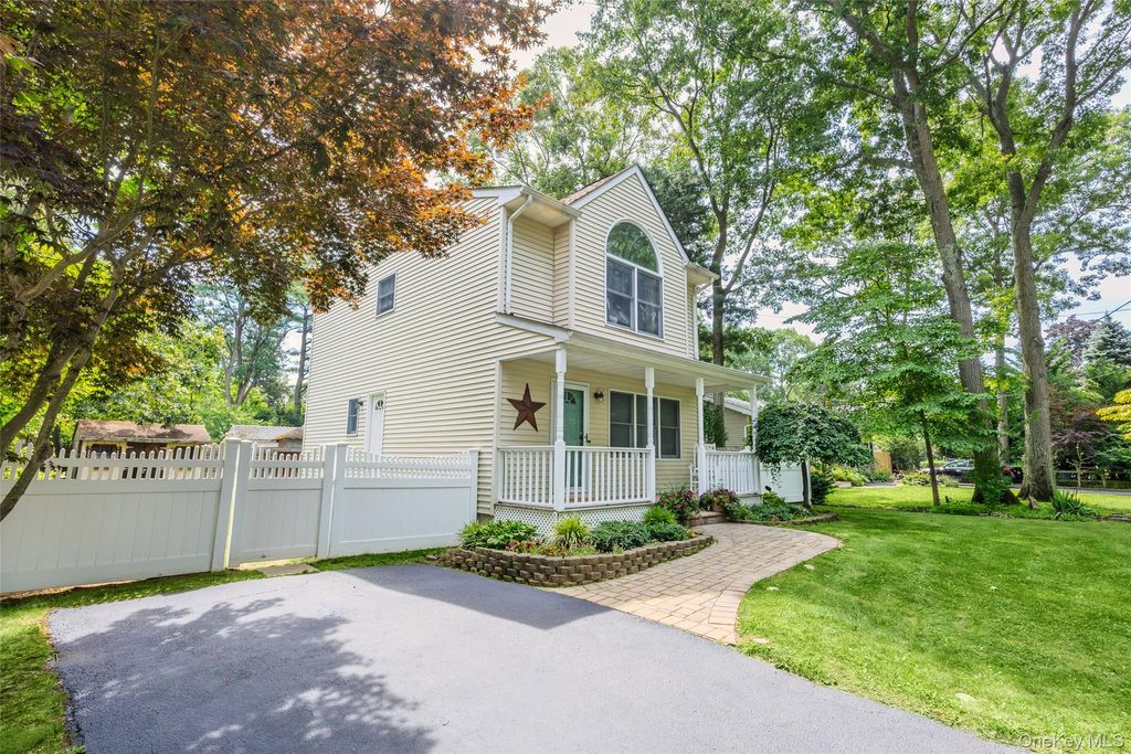 Photo of 28 Roanoke Road, Sound Beach, NY 11789 (MLS # 1028733)