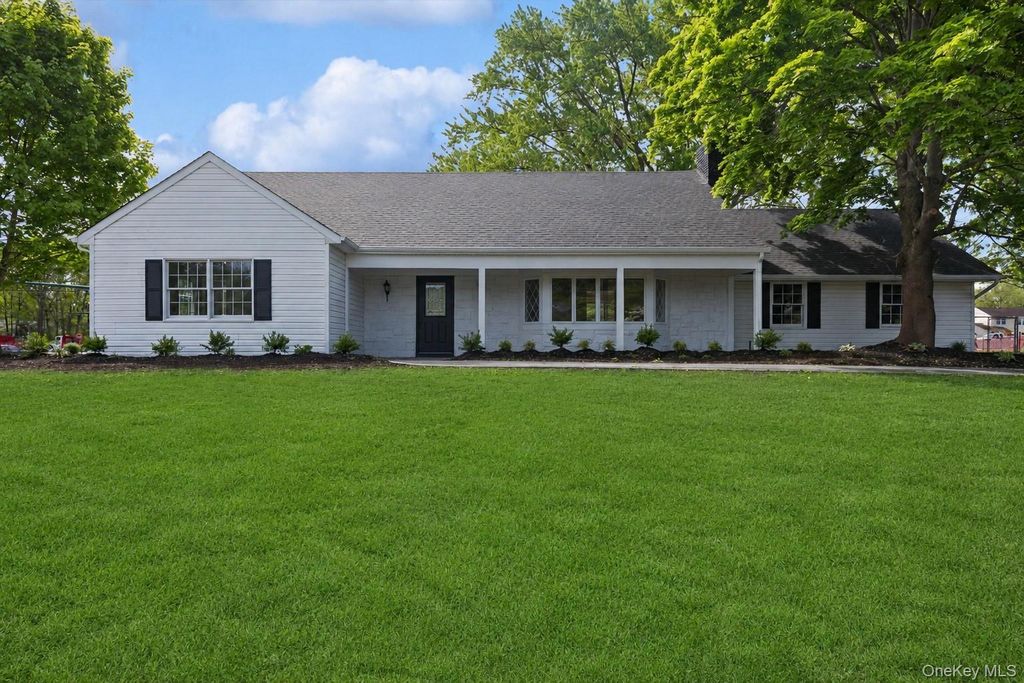 Photo of 4 Blackwell Lane, Stony Brook, NY 11790 (MLS # 1001141)