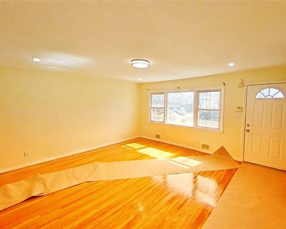 160-35 119 Drive