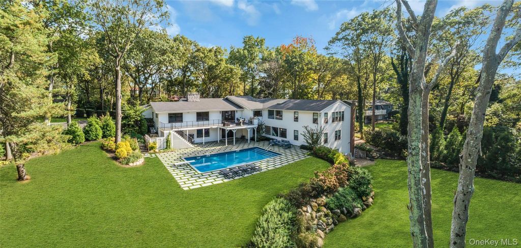 Photo of 4 Treeview Drive, Melville, NY 11747 (MLS # 922676)
