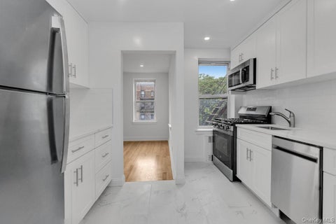 Photo of 66-33 Yellowstone Boulevard #5D, Forest Hills, NY 11375 (MLS # 1042054)