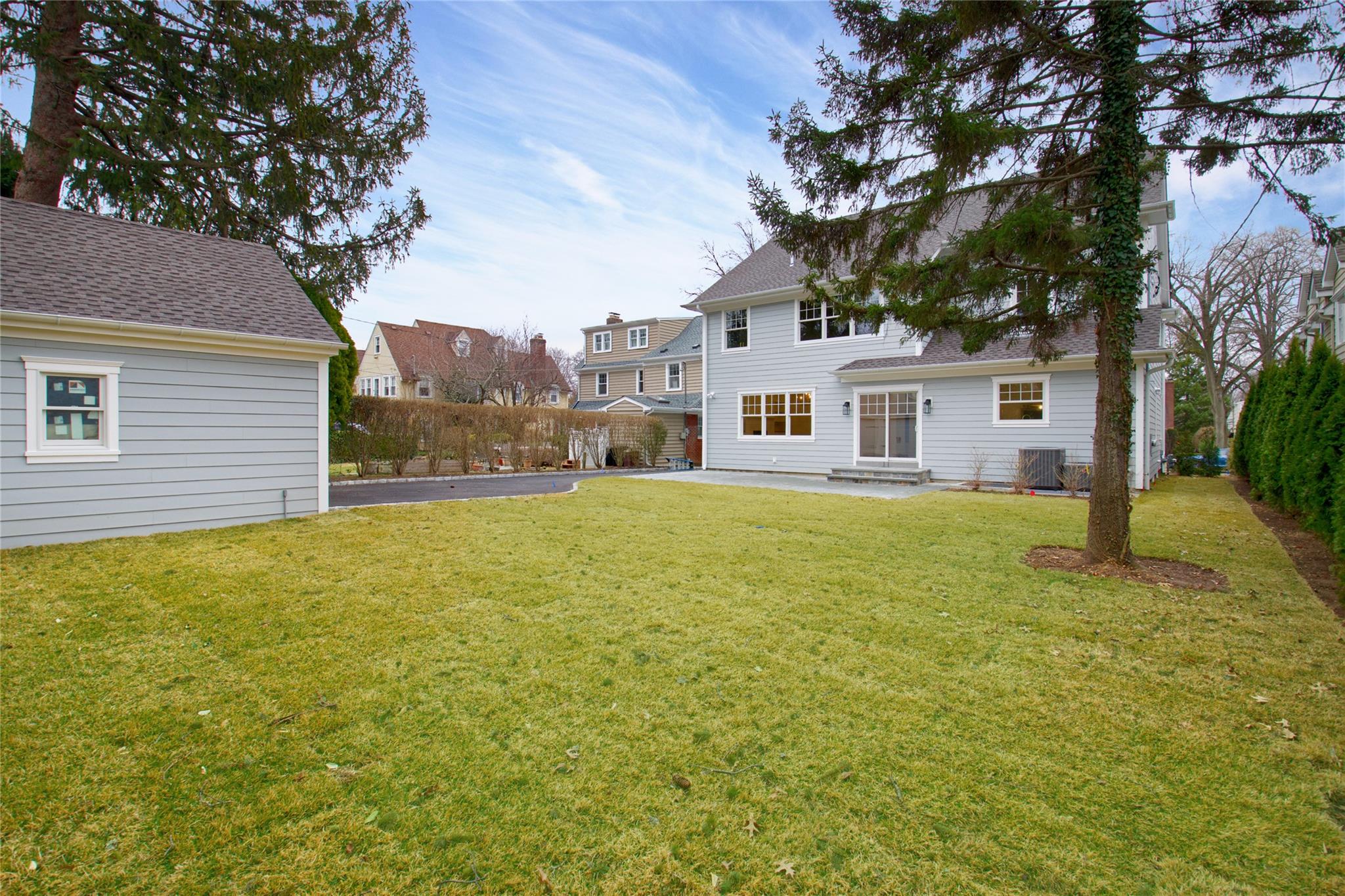 143 Chestnut Street, Garden City, New York image 27