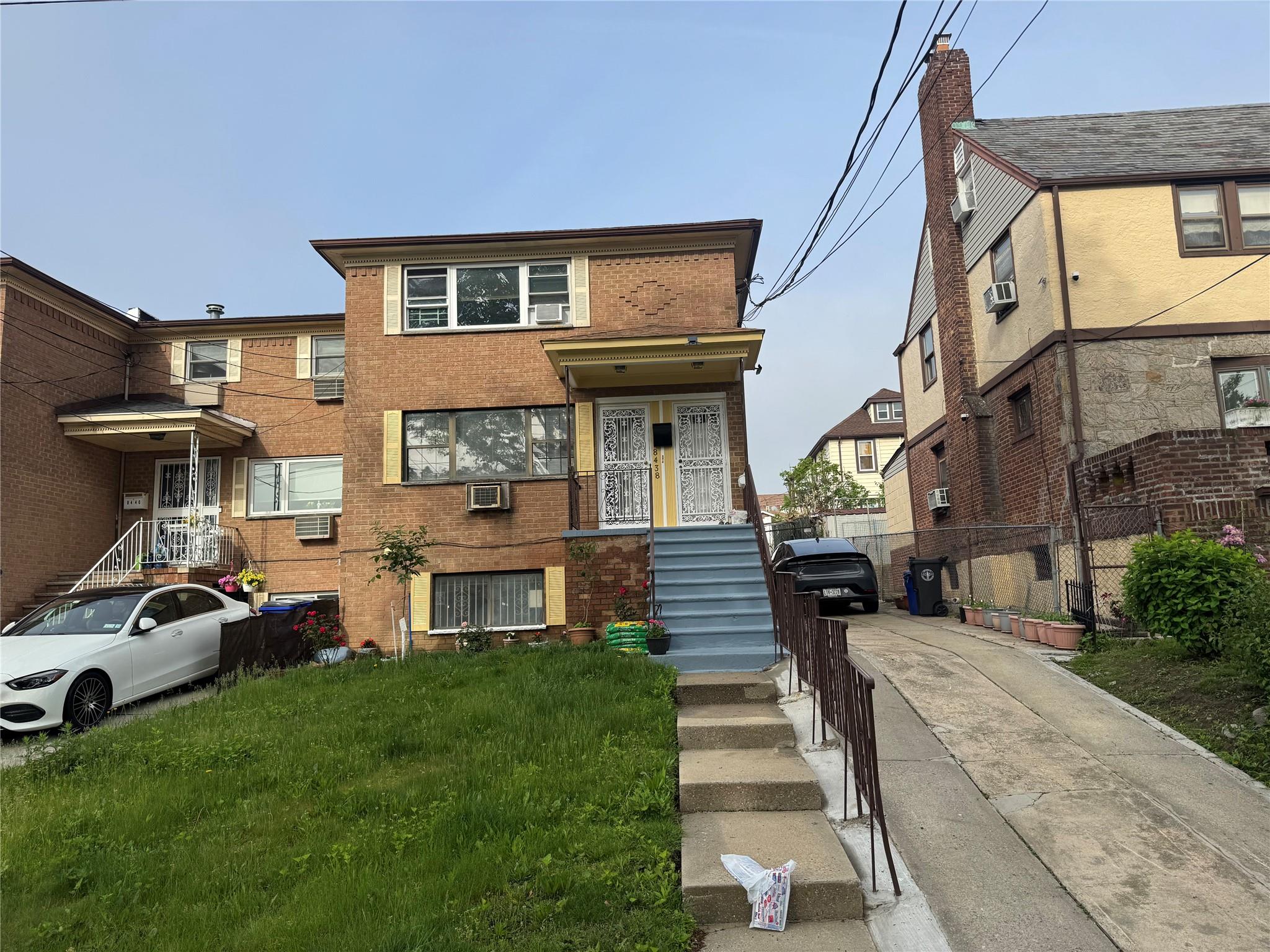 170 Street 2nd Flr, Jamaica, Queens, NY - 2 Bedrooms  
2 Bathrooms  
6 Rooms - 