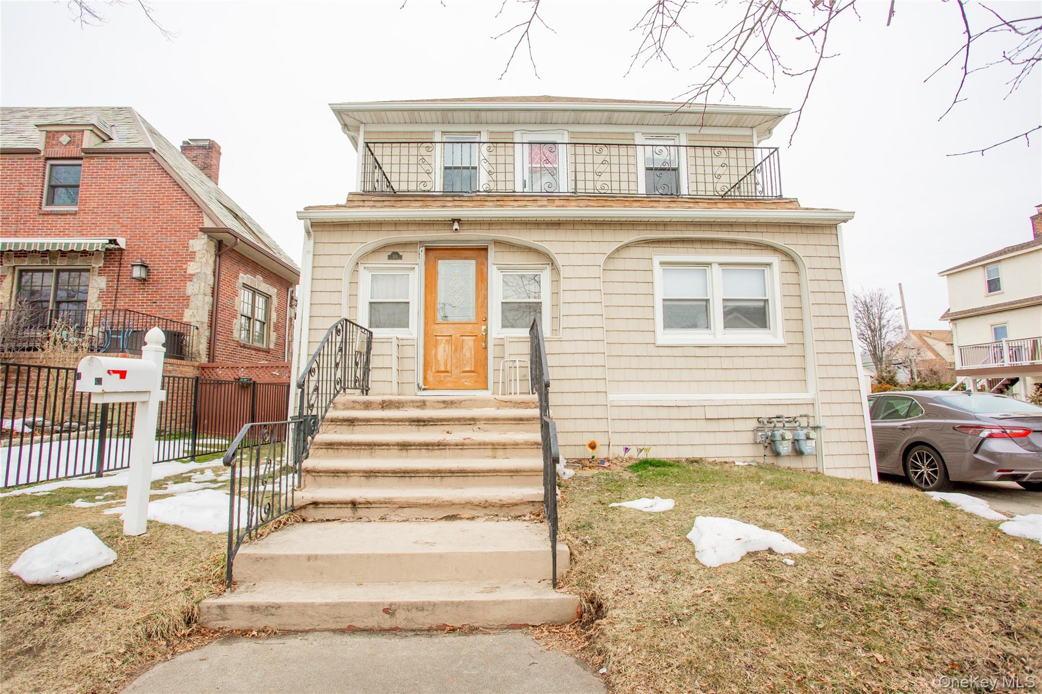 359 E Chester Street