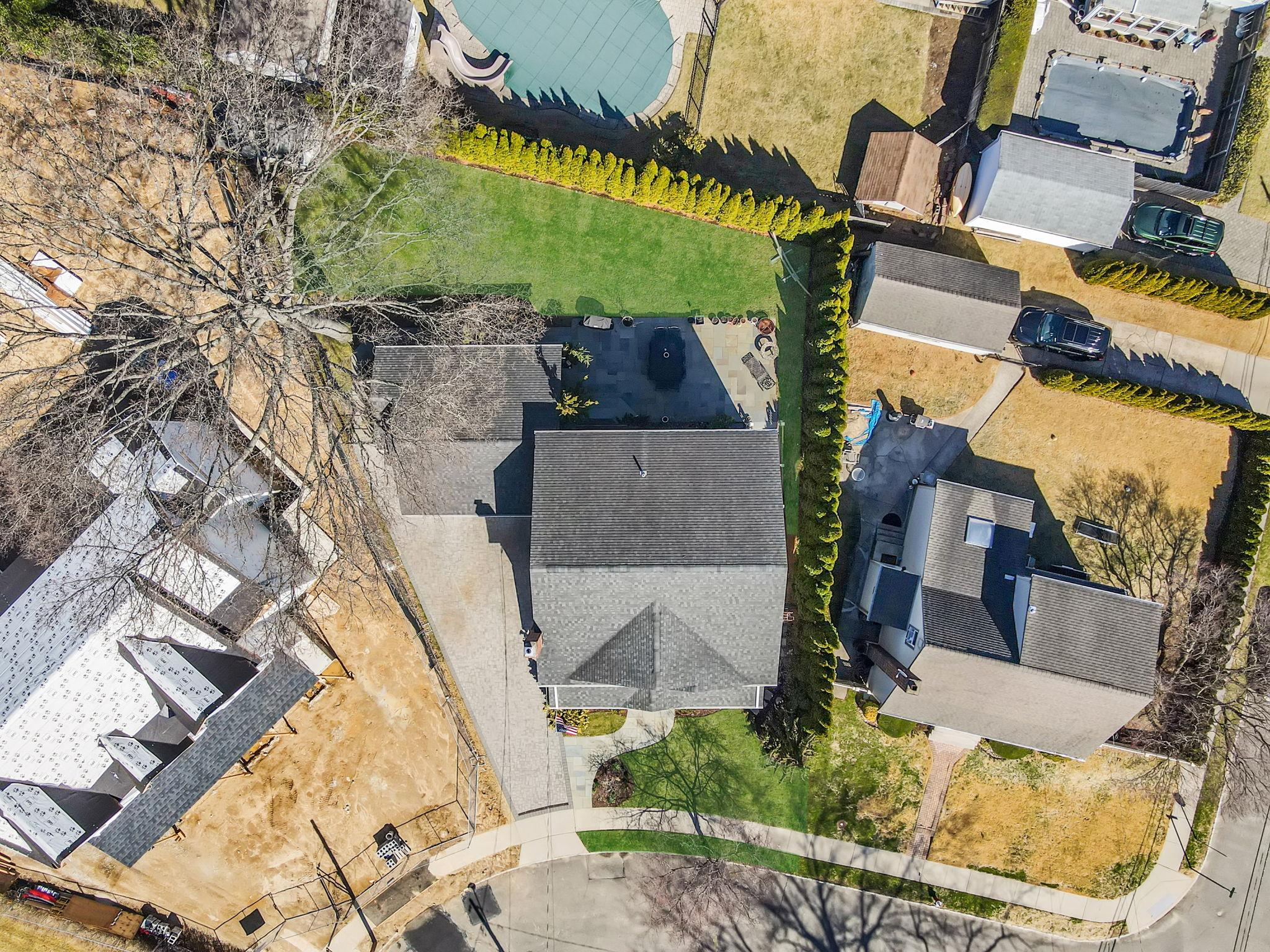 15 Foxcroft Road, Albertson, New York image 39