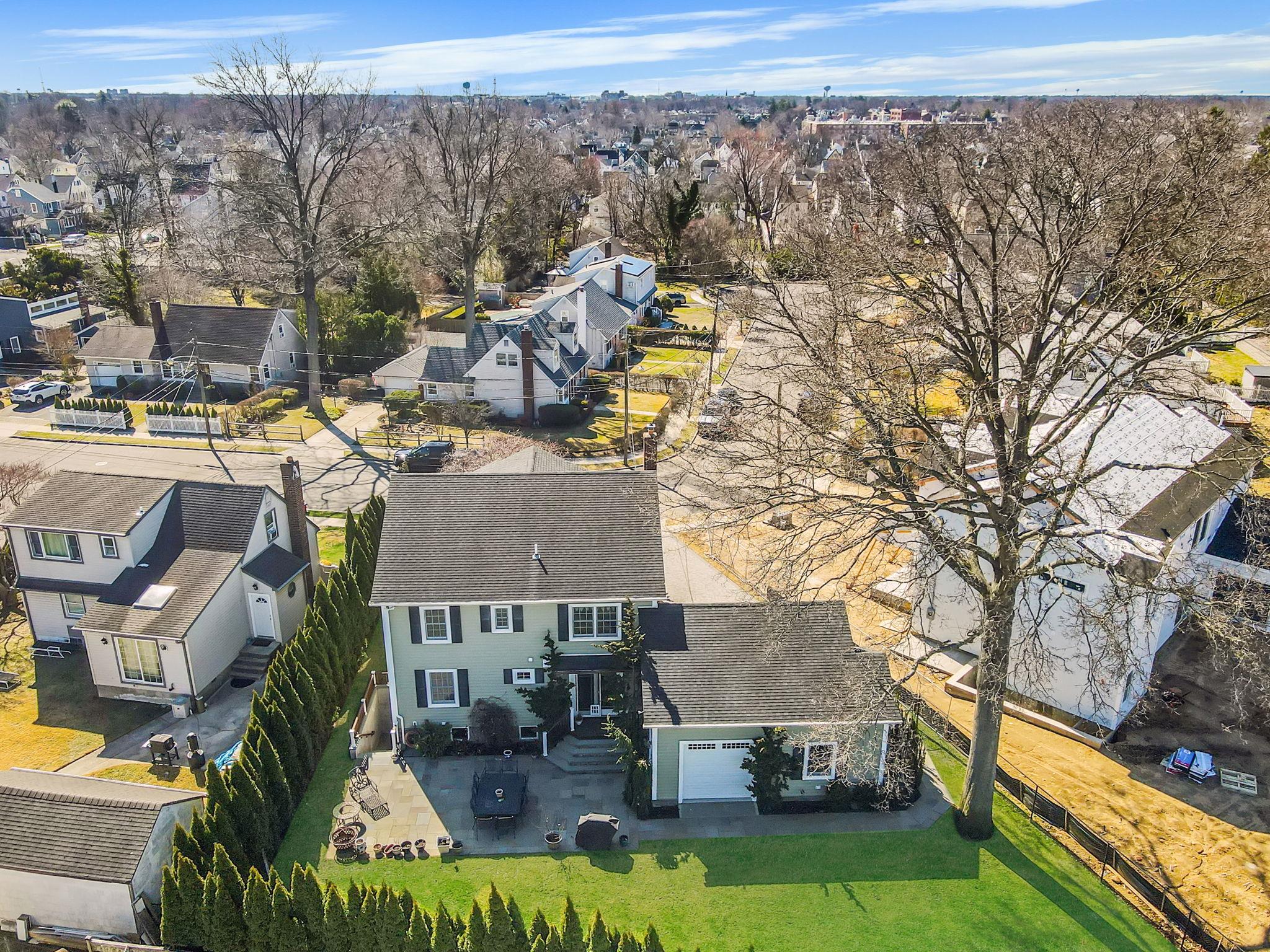 15 Foxcroft Road, Albertson, New York image 37